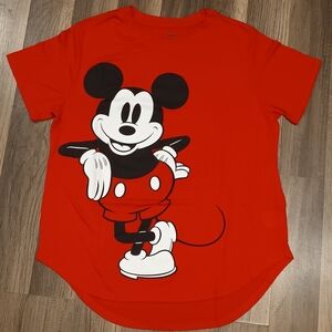 𝑫𝑰𝑺𝑵𝑬𝒀 𝑴𝒊𝒄𝒌𝒆𝒚/𝑴𝒊𝒏𝒏𝒊𝒆 𝑮𝒓𝒂𝒑𝒉𝒊𝒄 𝑹𝒆𝒅 𝑻𝒐𝒑